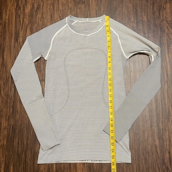 EUC Lululemon Run: Swiftly Tech Long Sleeve *Stripe White 6 - Picture 10 of 13